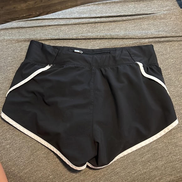 Under Armour Shorts - Picture 2 of 3